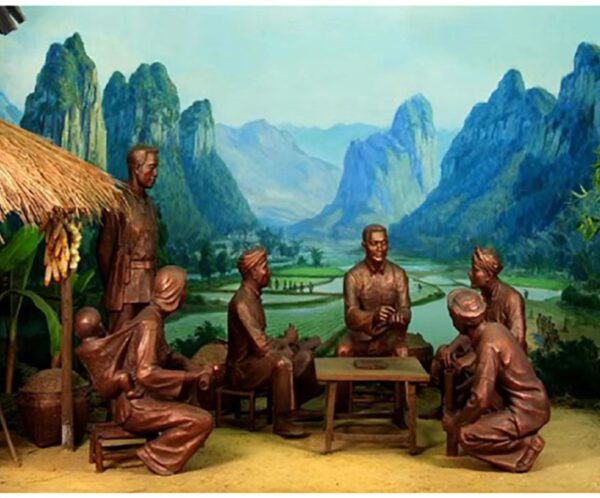 01 Bronze Historical Group Conversation Sculpture Scene